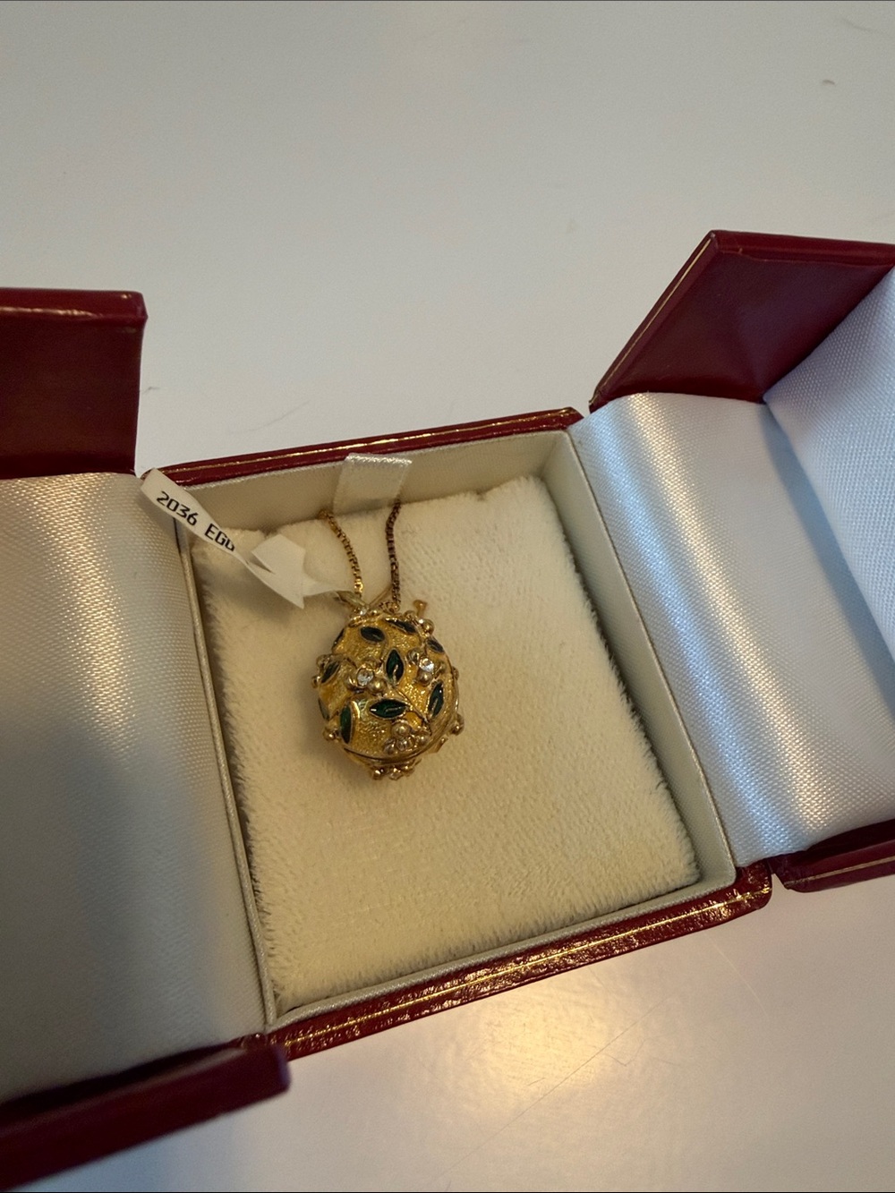 Vintage Italy 925 gold tone and green Egg Necklace NWT